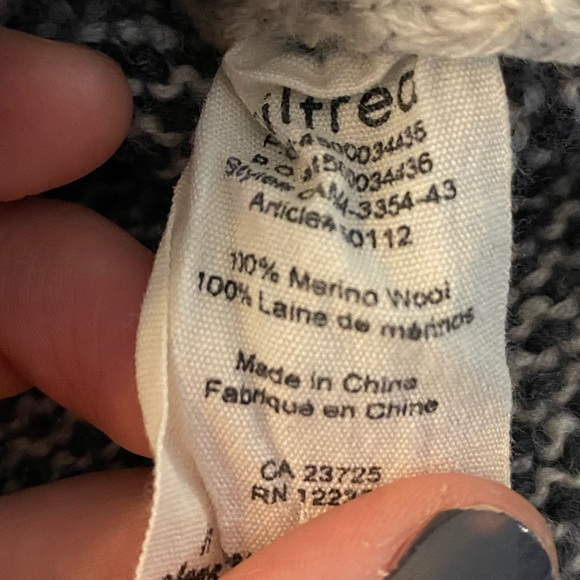 SWEATER | Aritzia Wilfred 100% Merino wool size medium (fits small) - Picture 5 of 5